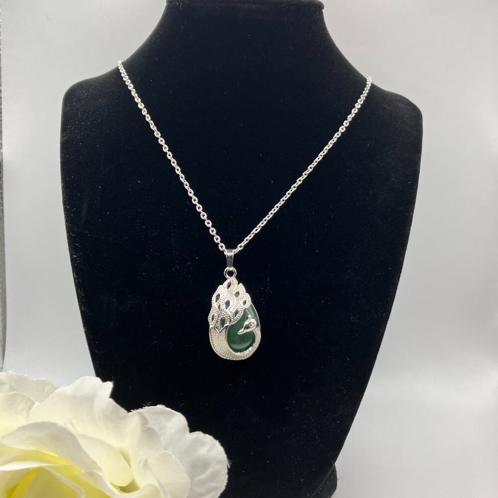 Agate Teardrop Peacock Aquamarine Pendant Necklace 20 in stainless steel chain